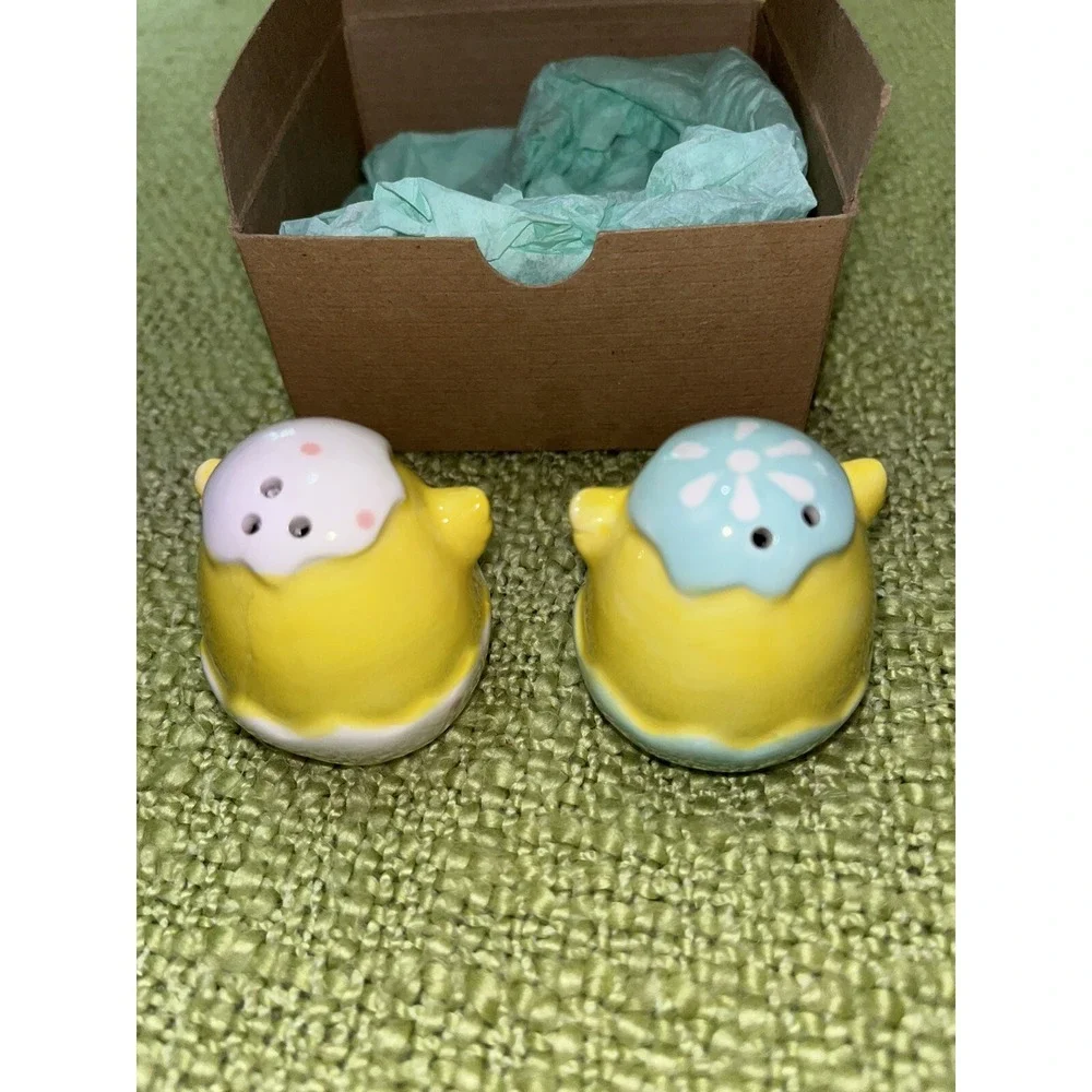 MINI EASTER CHICK SALT AND PEPPER SHAKER‎ SET 2